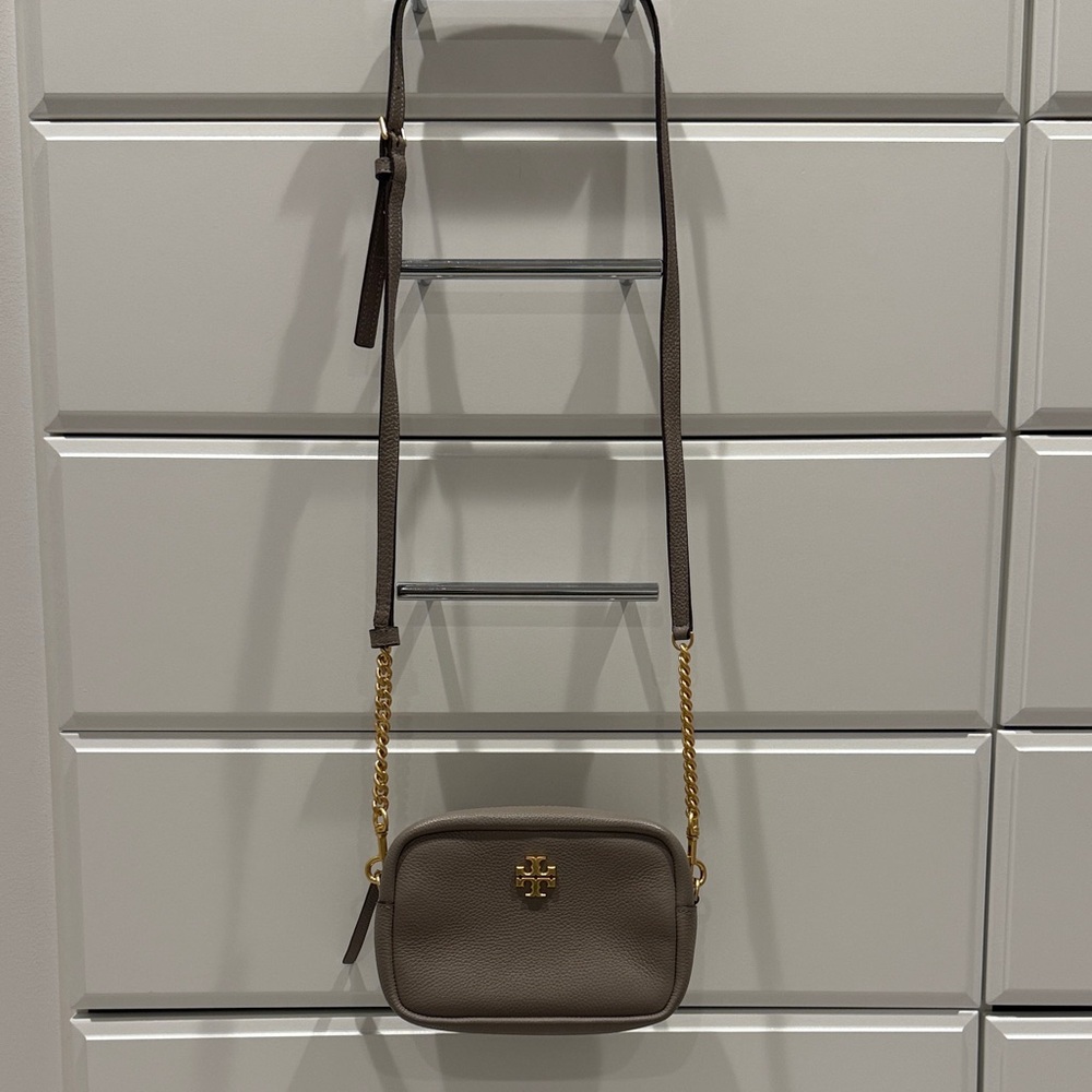 Tory Burch Taupe Pebbled Leather Crossbody with Gold Chain - Picture 8 of 12